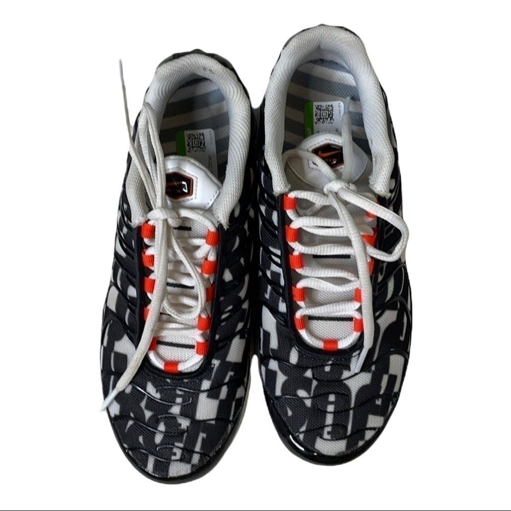 𝅺❤️nike Air Max Plus TN size (6Y)